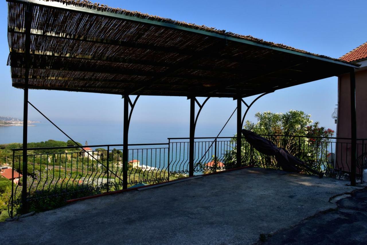 Agriturismo Un Mare Di Fiori Villa Ventimiglia Exterior photo